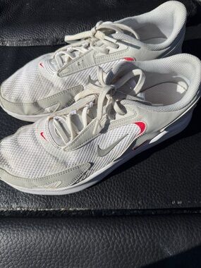 Nike Women White Athletic Sneakers with Pink Accents